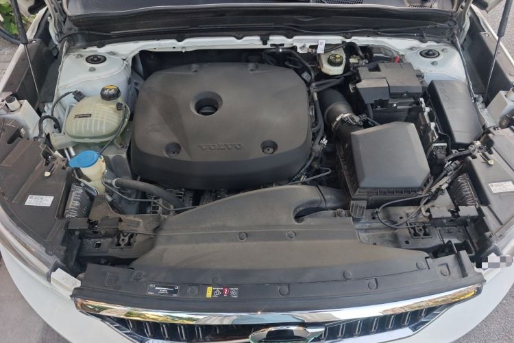Used Volvo XC40 2020 T4 Four-Wheel Drive Smart Luxury Edition Engine Bay