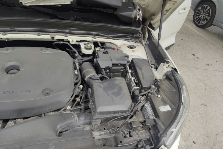 Used Volvo XC40 2020 T4 4x4 Smart Luxury Sport Edition Engine Bay Left