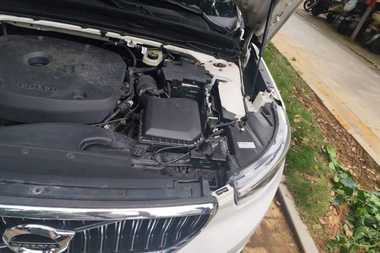 Used Volvo XC40 2020 T4 Four-Wheel Drive Smart Luxury Edition Engine Bay Left