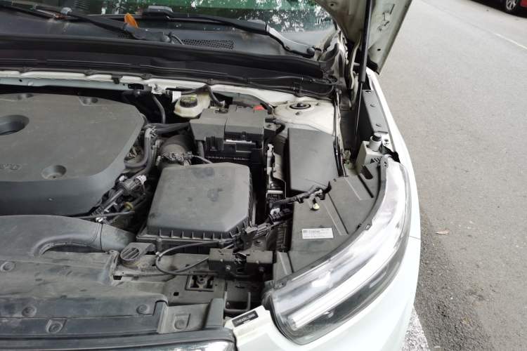 Used Volvo XC40 2020 T4 Four-Wheel Drive Smart Luxury Edition Engine Bay Left