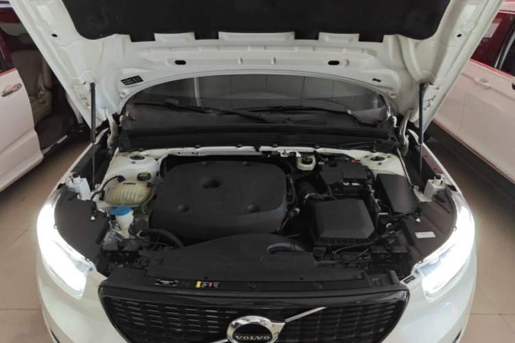 Used Volvo XC40 2020 T4 4x4 Smart Luxury Sport Edition Engine Bay