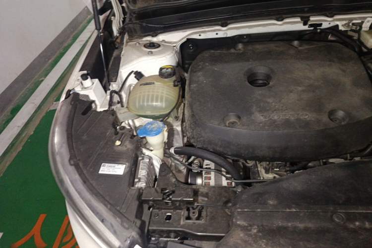 Used Volvo XC40 2020 T4 4x4 Zhiya Luxury Edition Engine Bay Right