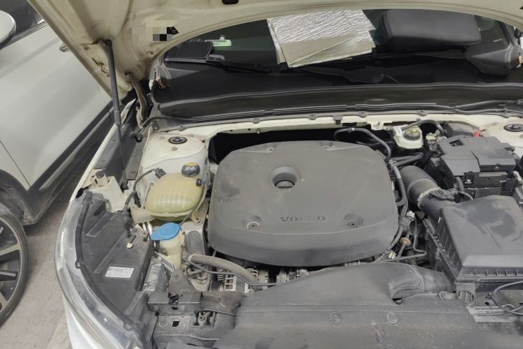 Used Volvo XC40 2020 T4 4x4 Smart Luxury Sport Edition Engine Bay Right