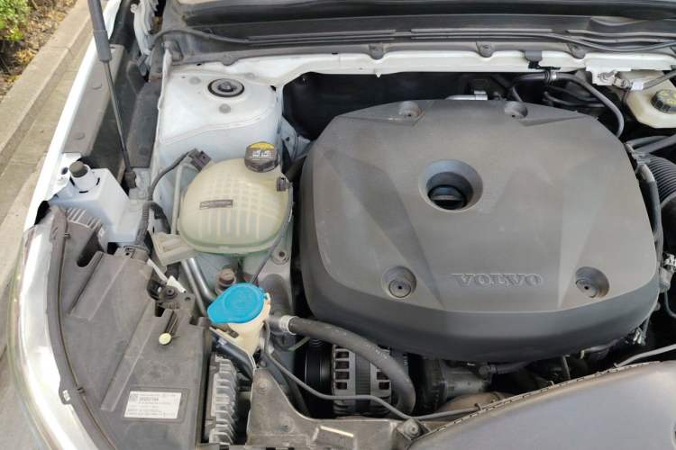 Used Volvo XC40 2020 T4 Four-Wheel Drive Smart Luxury Edition Engine Bay Right