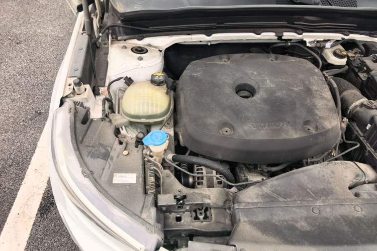Used Volvo XC40 2020 T4 4x4 Smart Luxury Sport Edition Engine Bay Right