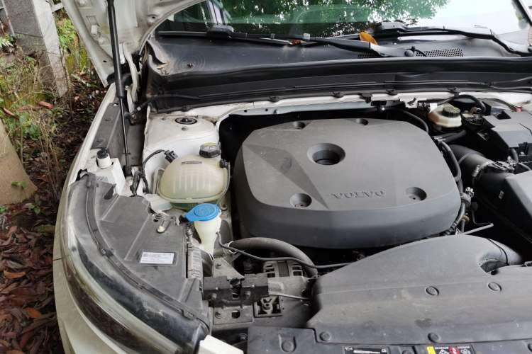 Used Volvo XC40 2020 T4 Four-Wheel Drive Smart Luxury Edition Engine Bay Right