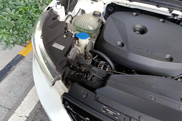 Used Volvo XC40 2020 T5 4x4 Zhiya Sport Edition Engine Bay Right
