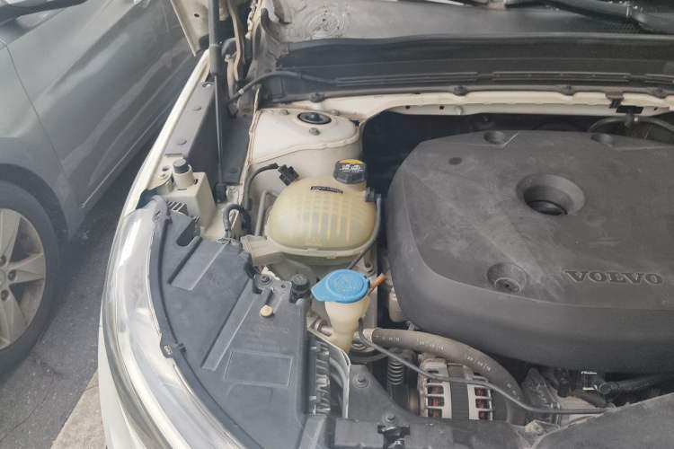 Used Volvo XC40 2020 T4 Four-Wheel Drive Smart & Sporty Edition Engine Bay Right