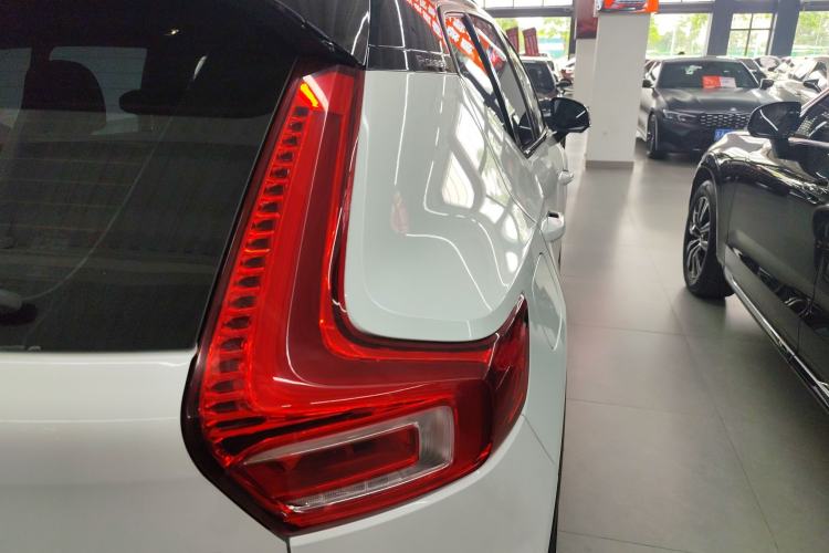 Used Volvo XC40 2020 T4 Four-Wheel Drive Smart & Sporty Edition Exterior 3