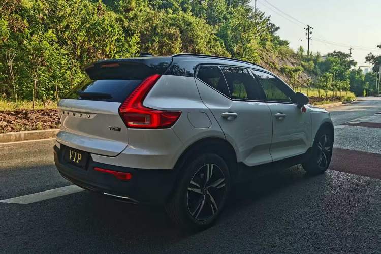 Used Volvo XC40 2020 T4 Four-Wheel Drive Smart & Sporty Edition Exterior 4