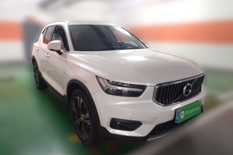 Used Volvo XC40 2020 T4 4x4 Zhiya Luxury Edition Front Right 45 Deg