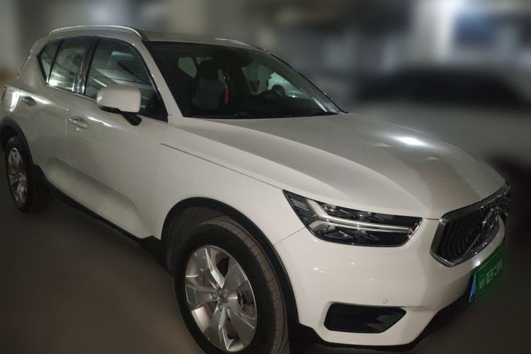 Used Volvo XC40 2020 T3 Smart & Stylish Edition Front Right 45 Deg
