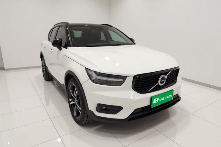 Used Volvo XC40 2020 T4 4x4 Smart Luxury Sport Edition Front Right 45 Deg