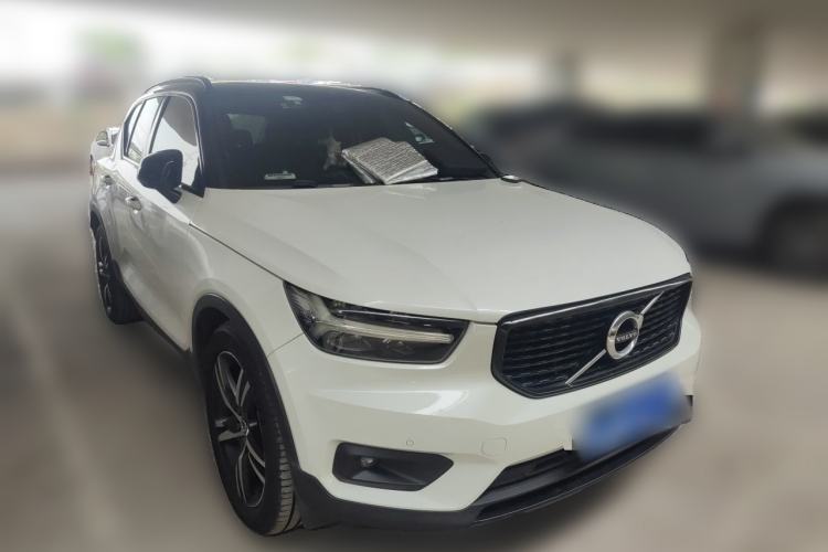 Used Volvo XC40 2020 T4 4x4 Smart Luxury Sport Edition Front Right 45 Deg