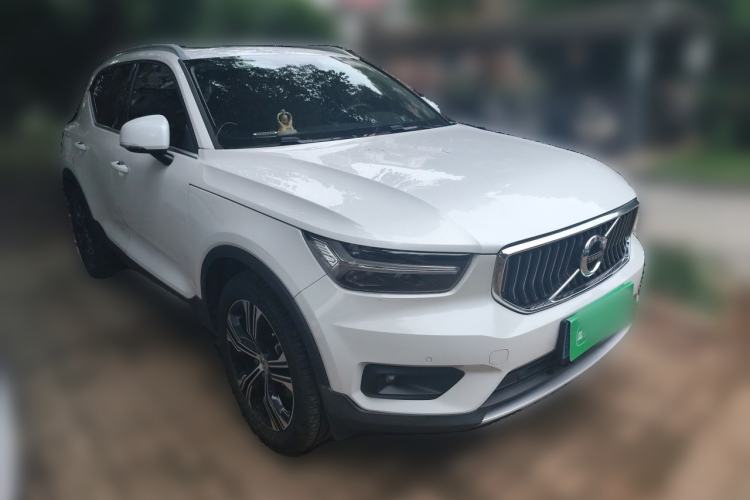 Used Volvo XC40 2020 T4 Four-Wheel Drive Smart Luxury Edition Front Right 45 Deg