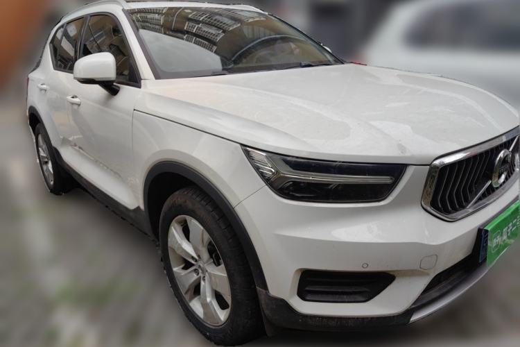 Used Volvo XC40 2020 T3 Smart & Stylish Edition Front Right 45 Deg