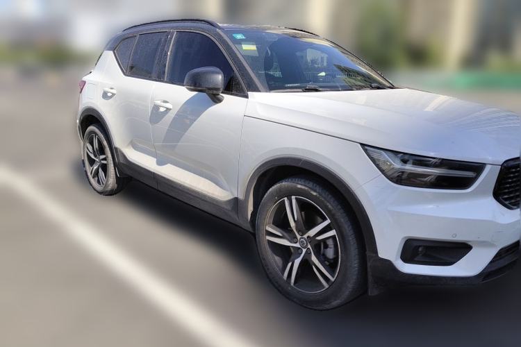 Used Volvo XC40 2020 T4 Four-Wheel Drive Smart Luxury Edition Front Right 45 Deg