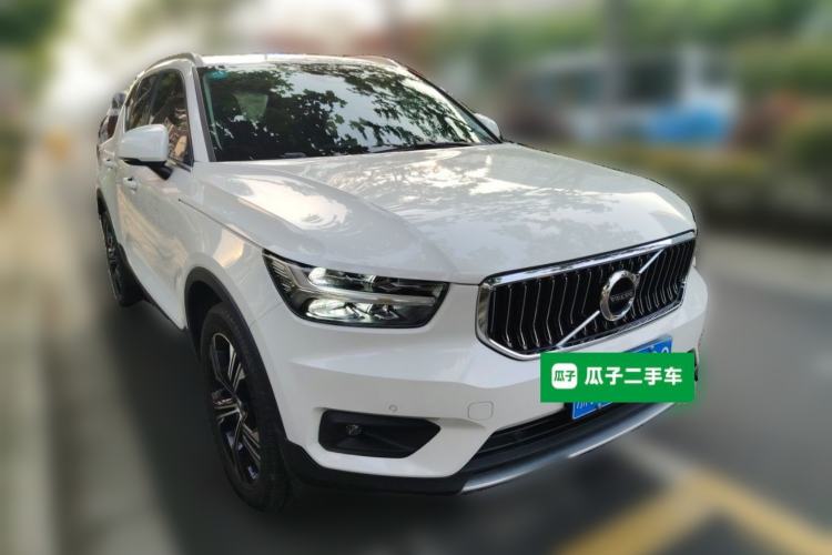 Used Volvo XC40 2020 T4 Four-Wheel Drive Smart Luxury Edition Front Right 45 Deg