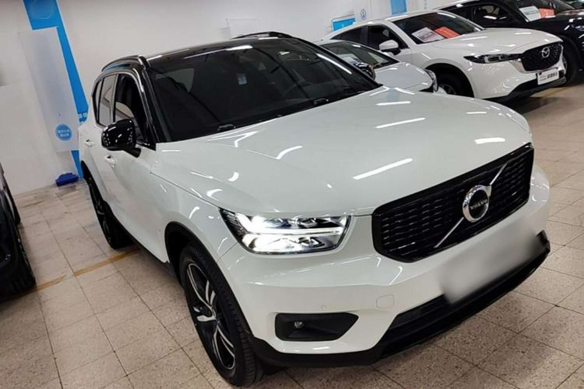 Used Volvo XC40 2020 T4 4x4 Smart Luxury Sport Edition Front Right 45 Deg