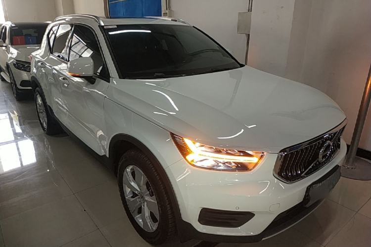 Used Volvo XC40 2020 T3 Smart & Stylish Edition Front Right 45 Deg