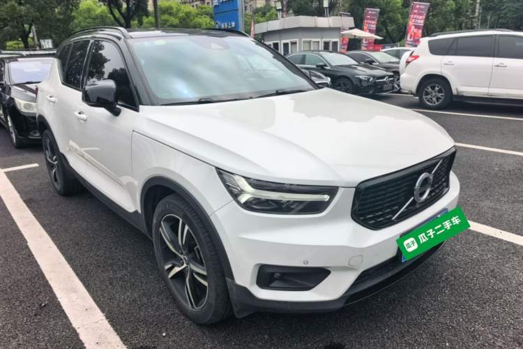 Used Volvo XC40 2020 T4 4x4 Smart Luxury Sport Edition Front Right 45 Deg
