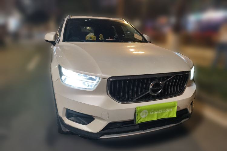 Used Volvo XC40 2020 T4 Four-Wheel Drive Smart Luxury Edition Front Right 45 Deg