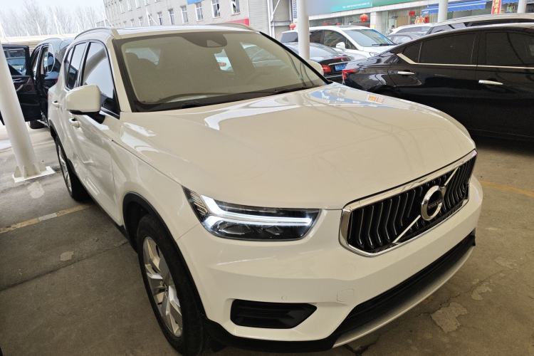 Used Volvo XC40 2020 T3 Smart & Stylish Edition Front Right 45 Deg