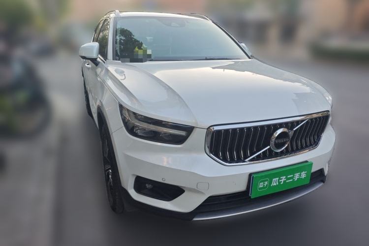 Used Volvo XC40 2020 T4 Four-Wheel Drive Smart Luxury Edition Front Right 45 Deg