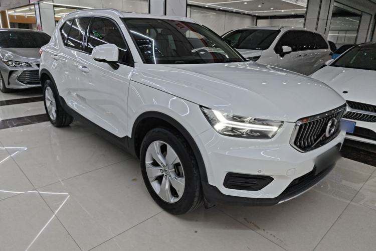 Used Volvo XC40 2020 T3 Smart & Stylish Edition Front Right 45 Deg