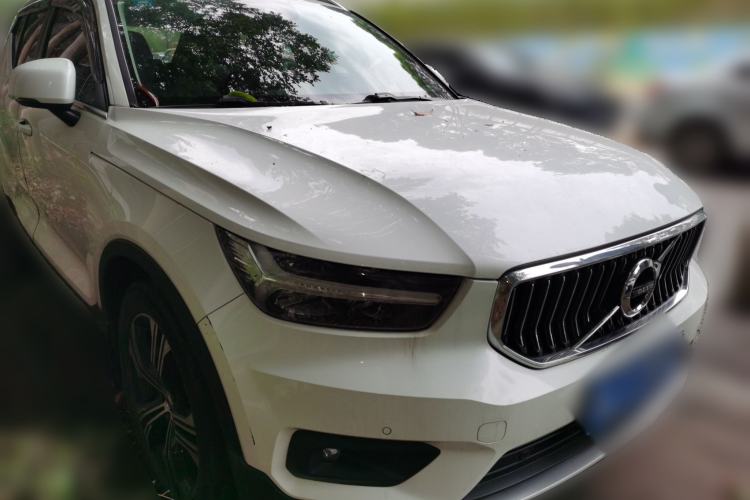 Used Volvo XC40 2020 T4 Four-Wheel Drive Smart Luxury Edition Front Right 45 Deg