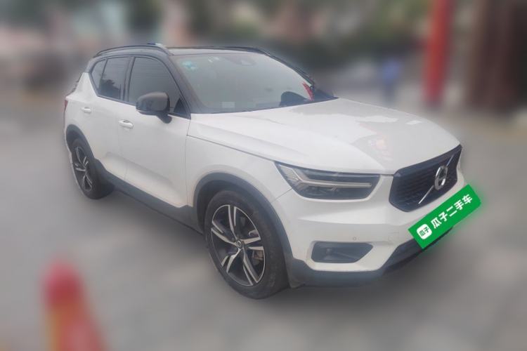 Used Volvo XC40 2020 T4 Four-Wheel Drive Smart & Sporty Edition Front Right 45 Deg