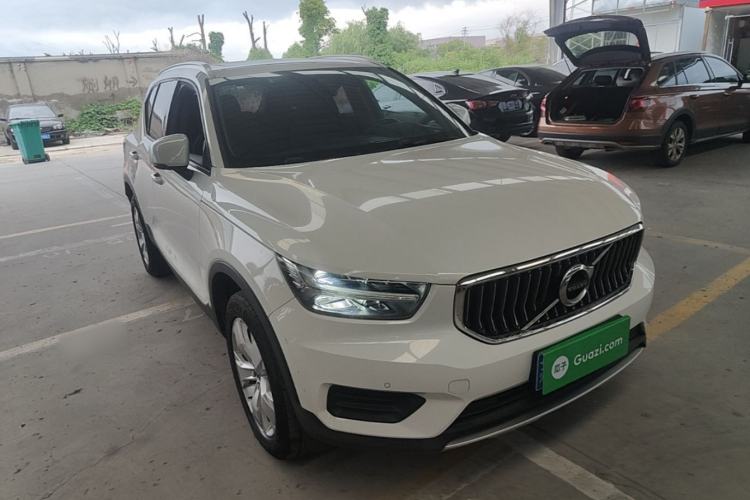 Used Volvo XC40 2020 T3 Smart & Stylish Edition Front Right 45 Deg