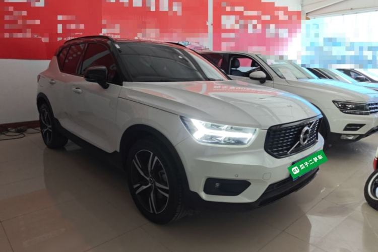 Used Volvo XC40 2020 T4 4x4 Smart Luxury Sport Edition Front Right 45 Deg