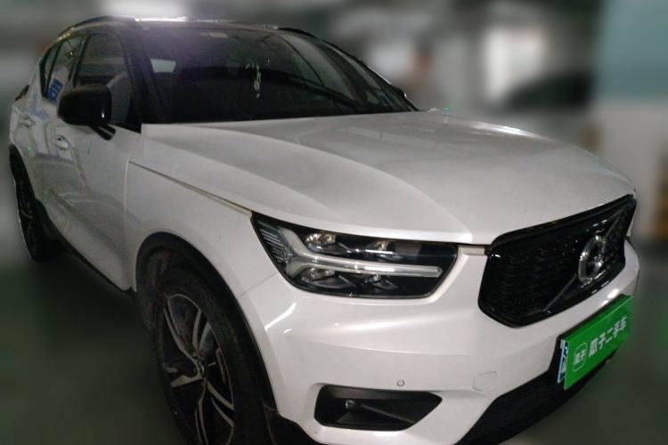 Used Volvo XC40 2020 T4 Four-Wheel Drive Smart & Sporty Edition Front Right 45 Deg