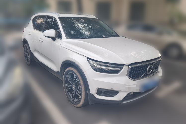 Used Volvo XC40 2020 T4 Four-Wheel Drive Smart & Sporty Edition Front Right 45 Deg