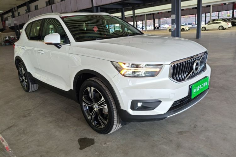 Used Volvo XC40 2020 T4 4x4 Zhiya Luxury Edition Front Right 45 Deg
