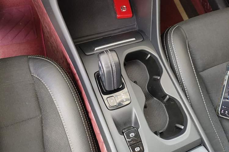 Used Volvo XC40 2020 T3 Smart & Stylish Edition Gear Lever