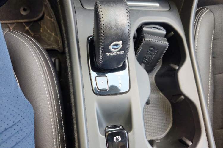 Used Volvo XC40 2020 T3 Smart & Stylish Edition Gear Lever