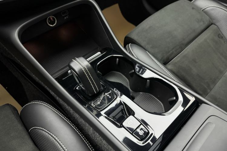Used Volvo XC40 2020 T4 Four-Wheel Drive Smart & Sporty Edition Gear Lever