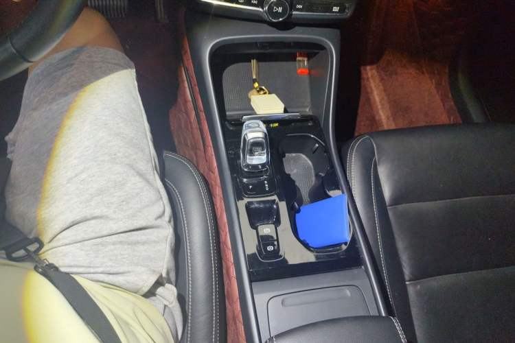 Used Volvo XC40 2020 T4 Four-Wheel Drive Smart Luxury Edition Gear Lever