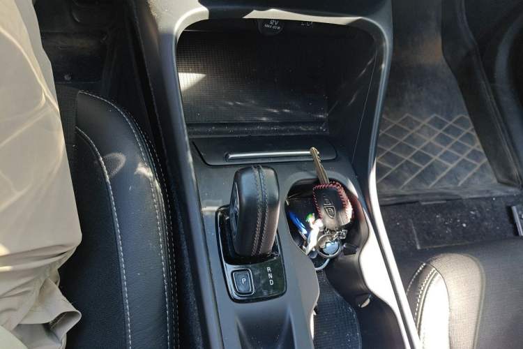 Used Volvo XC40 2020 T3 Smart & Stylish Edition Gear Lever
