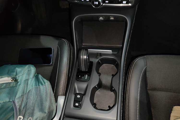 Used Volvo XC40 2020 T3 Smart & Stylish Edition Gear Lever