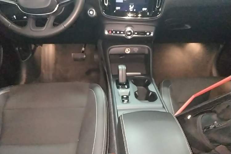 Used Volvo XC40 2020 T3 Smart & Stylish Edition Gear Lever