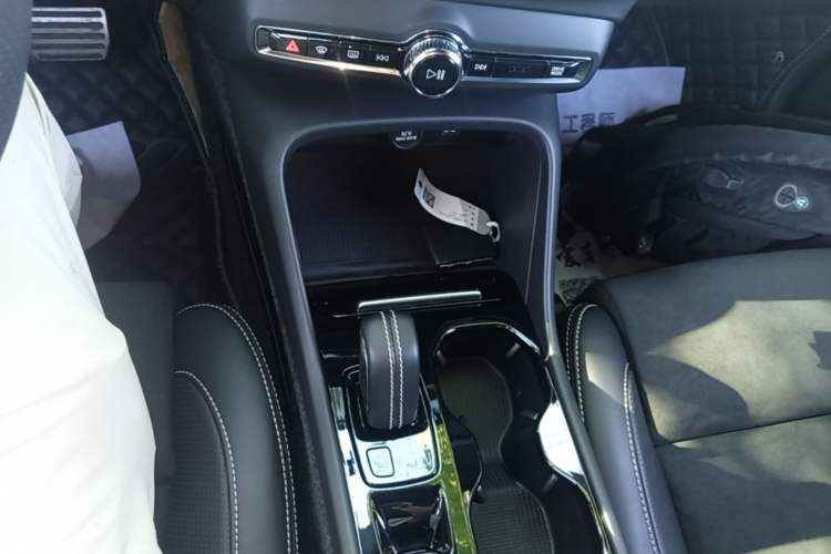 Used Volvo XC40 2020 T4 Four-Wheel Drive Smart & Sporty Edition Gear Lever