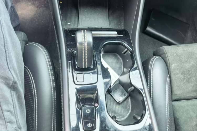 Used Volvo XC40 2020 T4 4x4 Smart Luxury Sport Edition Gear Lever