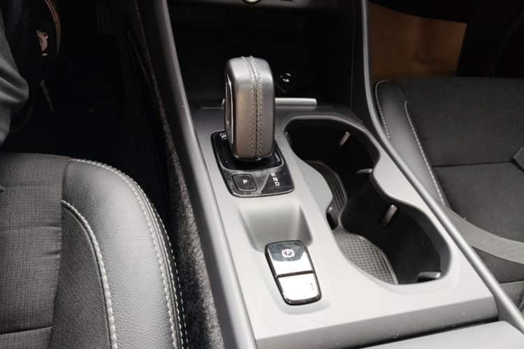 Used Volvo XC40 2020 T3 Smart & Stylish Edition Gear Lever