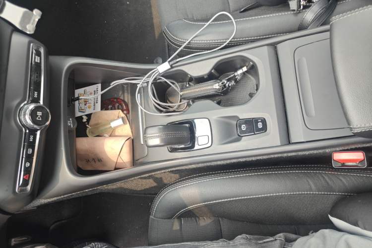 Used Volvo XC40 2020 T3 Smart & Stylish Edition Gear Lever
