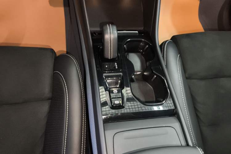 Used Volvo XC40 2020 T4 Four-Wheel Drive Smart & Sporty Edition Gear Lever