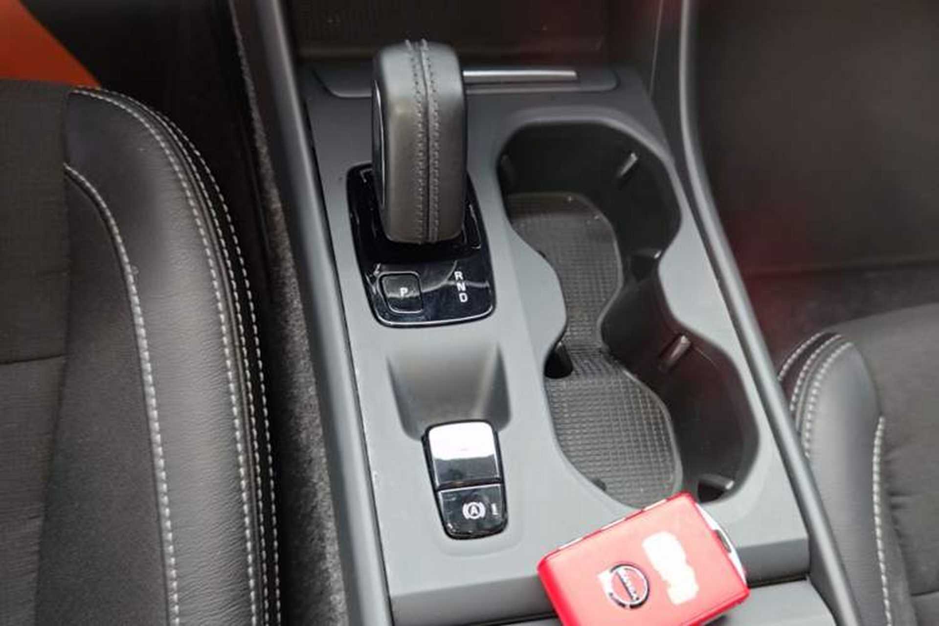 Used Volvo XC40 2020 T3 Smart & Stylish Edition Gear Lever