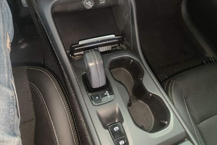Used Volvo XC40 2020 T3 Smart & Stylish Edition Gear Lever